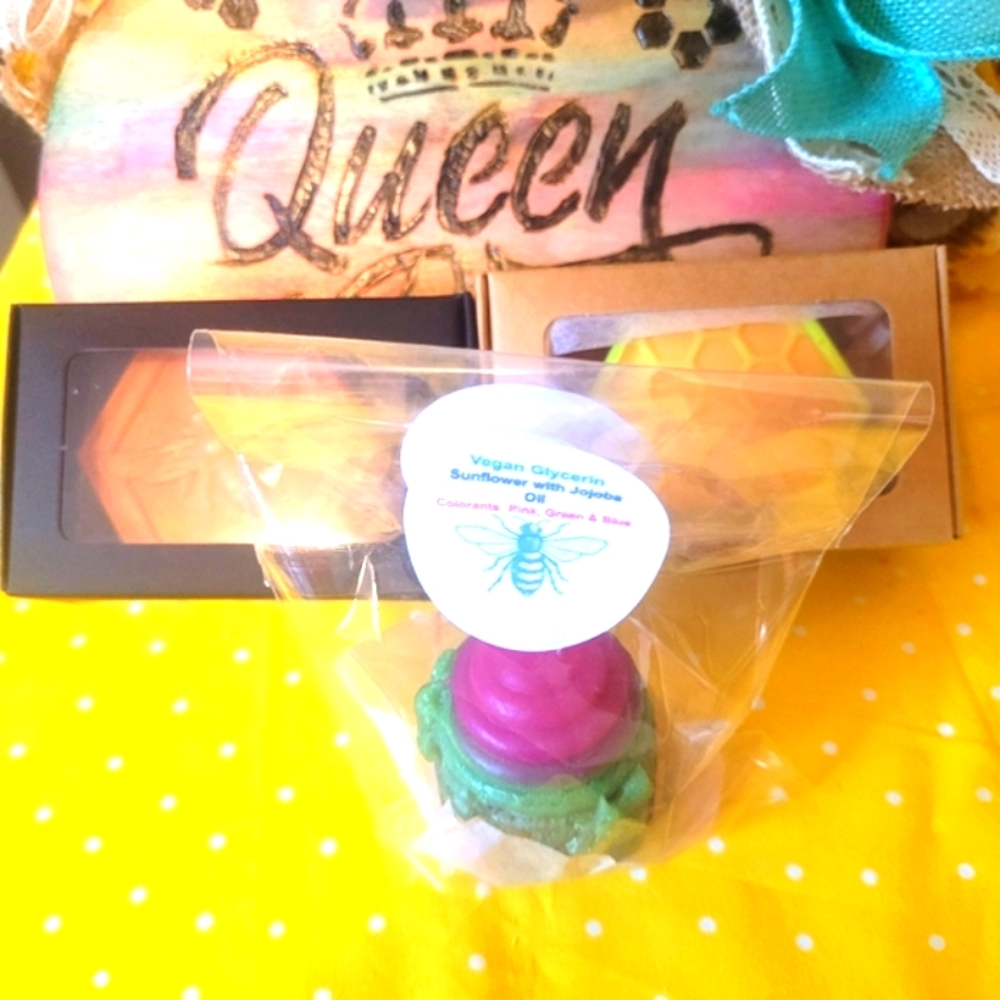 "🐝👑"Unique Queen Bee  Gift Set" Handcrafted - Picture 8 of 16